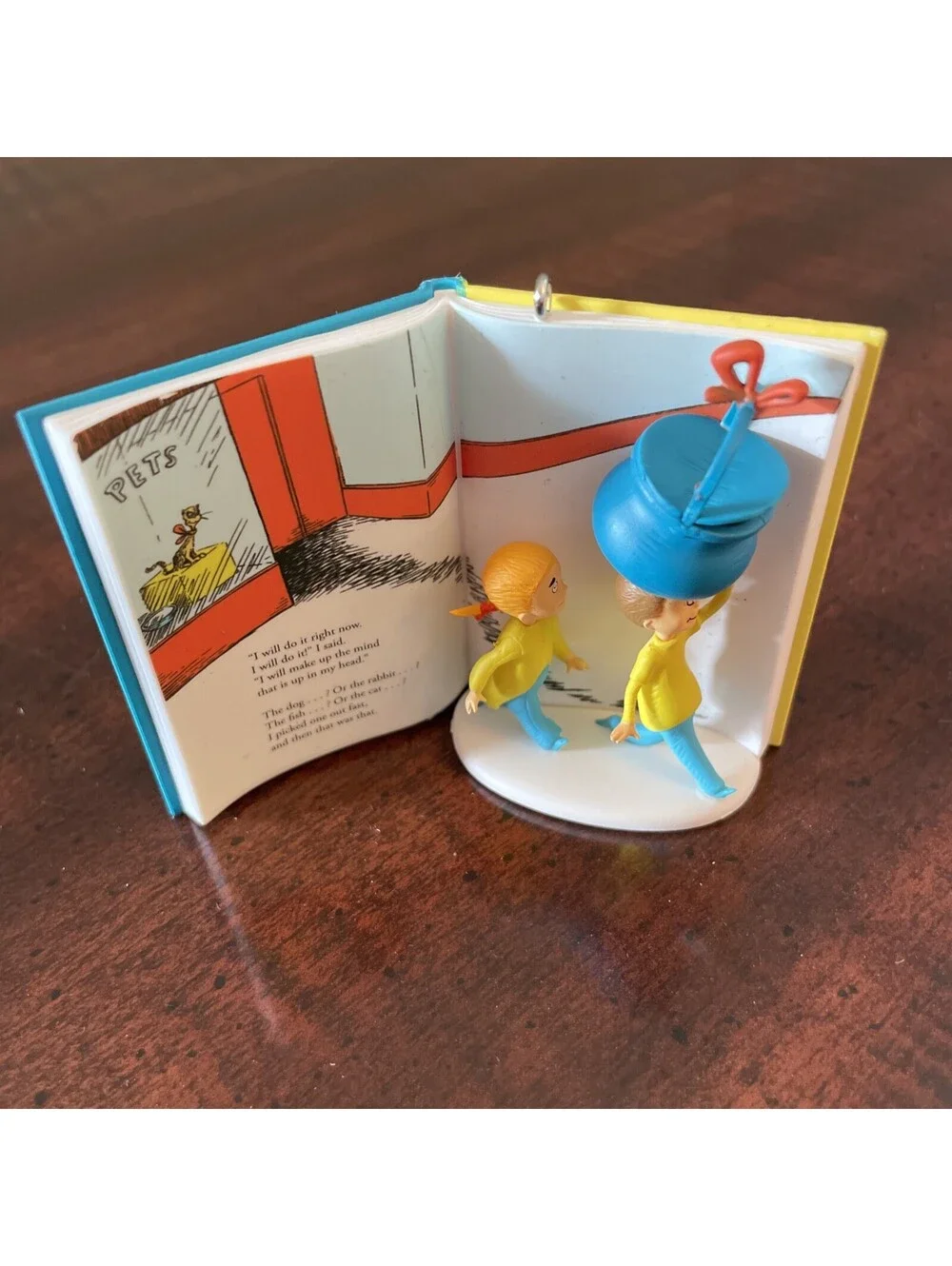 2017 Hallmark DR SEUSS - WHAT PET SHOULD I GET? Ornament Open Book Scene